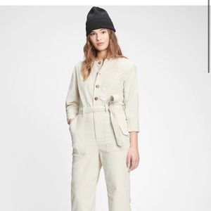 Women’s gap corduroy jumper. NWT